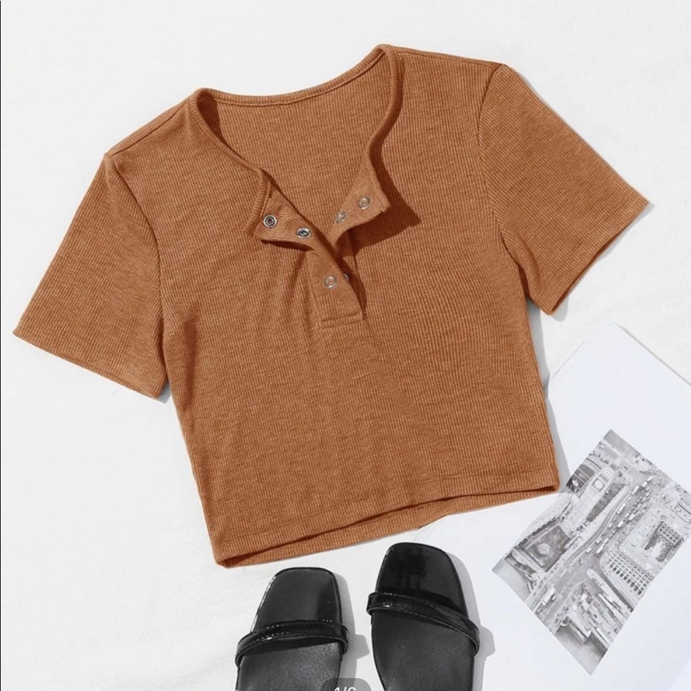 Short sleeve cropped top
